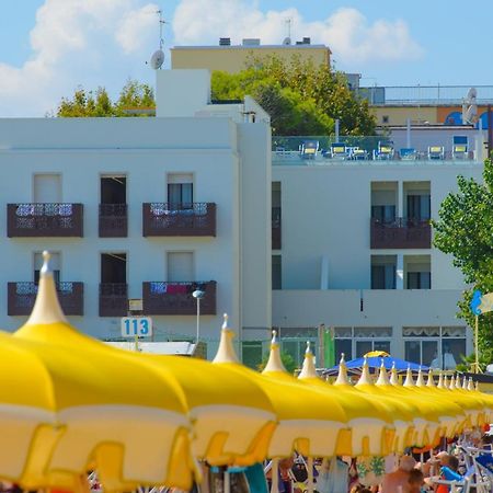 Hotel Nuova Medusa リミニ エクステリア 写真