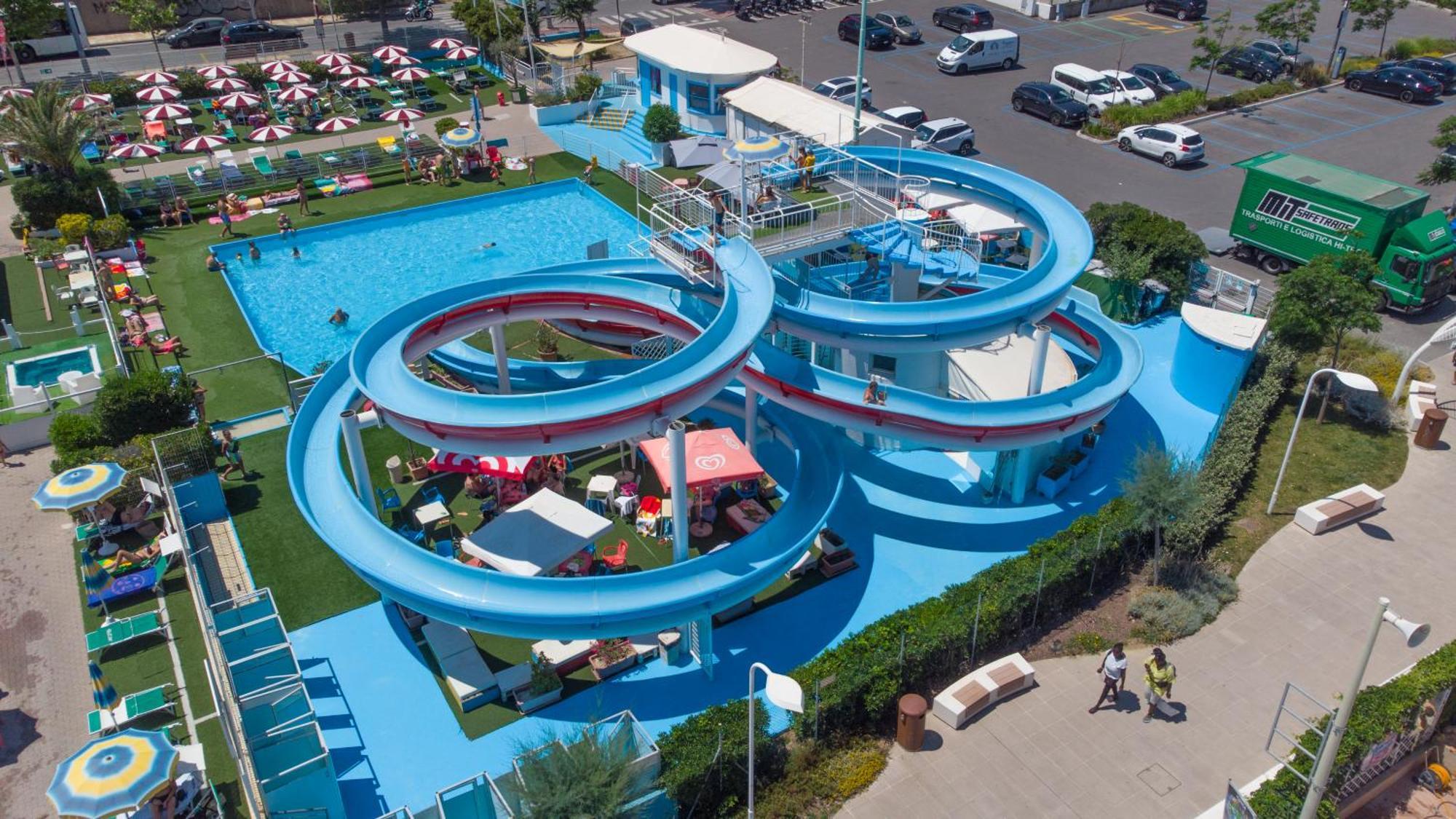 Hotel Nuova Medusa リミニ エクステリア 写真