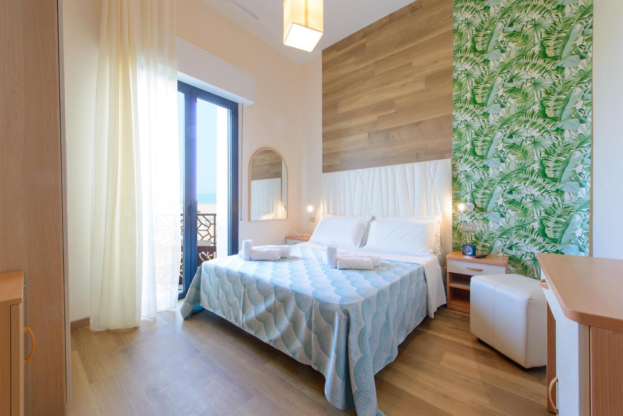 Hotel Nuova Medusa リミニ エクステリア 写真