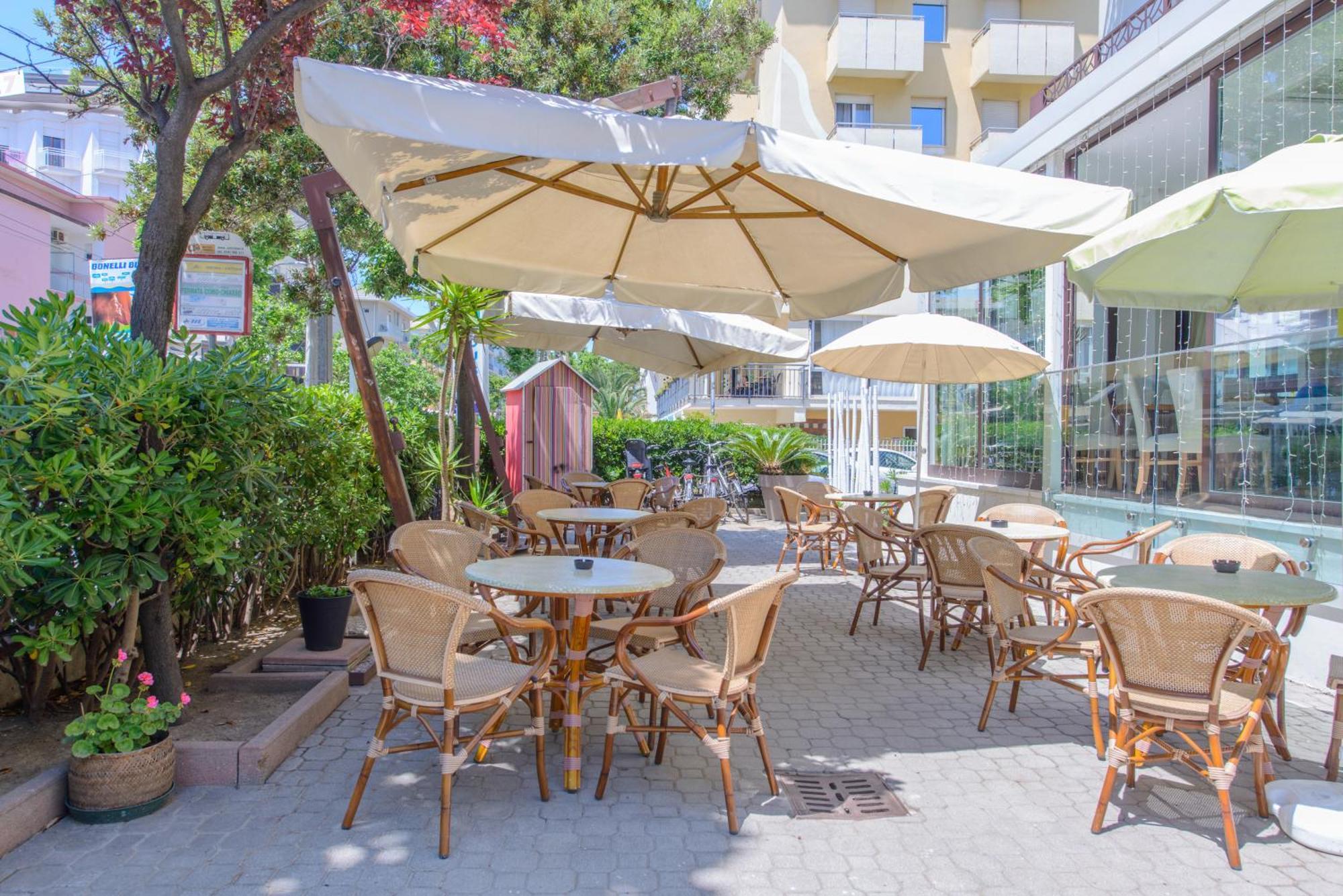 Hotel Nuova Medusa リミニ エクステリア 写真
