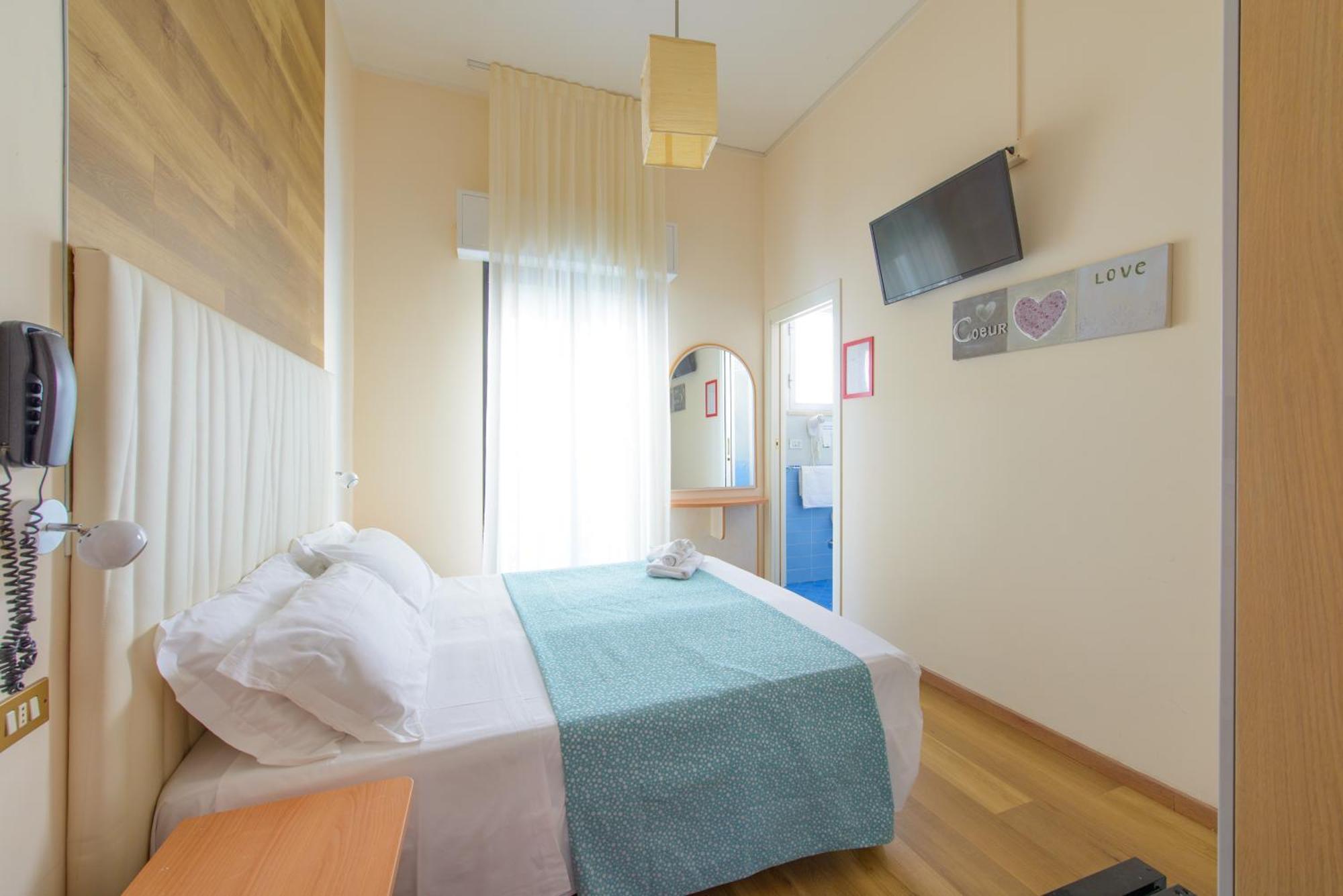 Hotel Nuova Medusa リミニ エクステリア 写真